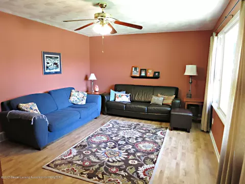 803 E Mcconnell St, Saint Johns, MI 48879 photo 8