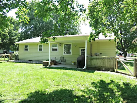 803 E Mcconnell St, Saint Johns, MI 48879 photo 7