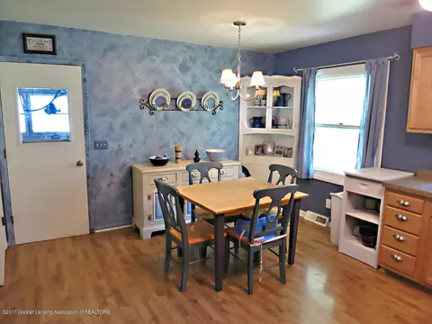803 E Mcconnell St, Saint Johns, MI 48879 photo 12