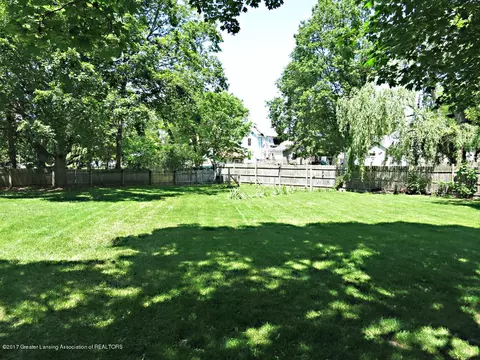 803 E Mcconnell St, Saint Johns, MI 48879 photo 4