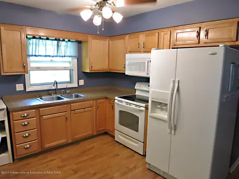 803 E Mcconnell St, Saint Johns, MI 48879 photo 11