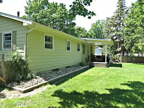 803 E Mcconnell St, Saint Johns, MI 48879 photo 5
