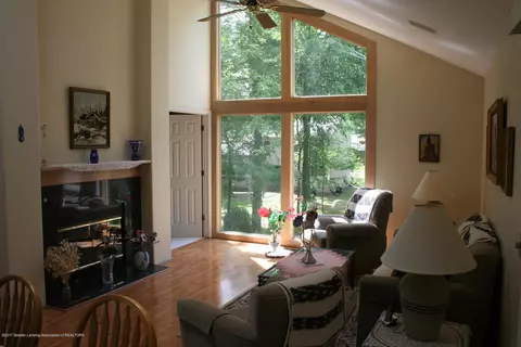 1027 Wild Ginger Trl, Haslett, MI 48840 photo 2