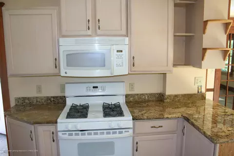 5660 Cade St, Haslett, MI 48840 photo 9