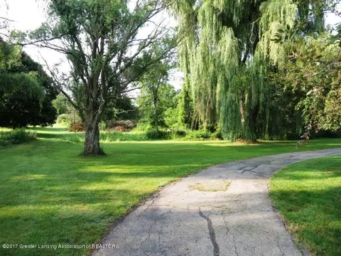 504 E Higham St, Saint Johns, MI 48879 photo 4