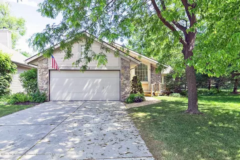 7933 Ashbrook Dr, Haslett, MI 48840 photo 2
