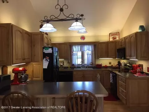 317 W Rolfe St, Perry, MI 48872 photo 8