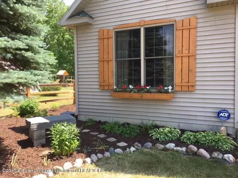 317 W Rolfe St, Perry, MI 48872 photo 5
