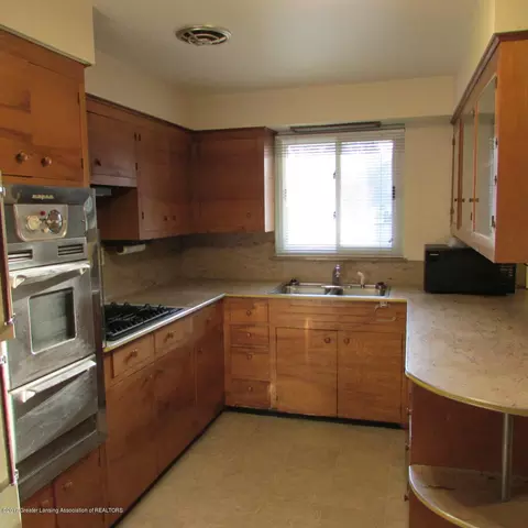 685 N Cedar Rd, Mason, MI 48854 photo 4