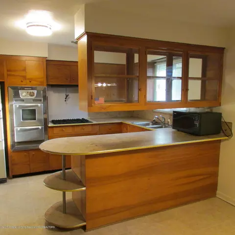 685 N Cedar Rd, Mason, MI 48854 photo 3