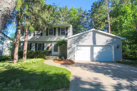 3951 Blue Spruce Dr, Dewitt, MI 48820 photo 1