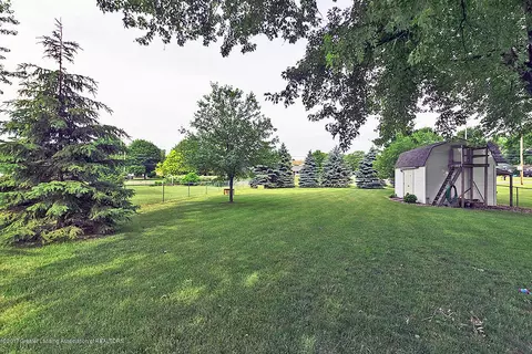 423 N Logan, Dewitt, MI 48820 photo 23