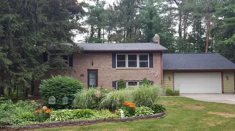 12176 Pine Ridge Dr, Perry, MI 48872 photo 1