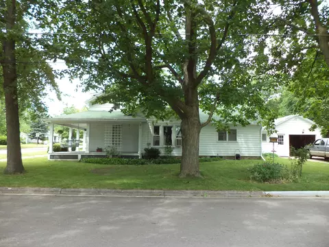 609 E Higham St, Saint Johns, MI 48879 photo 4
