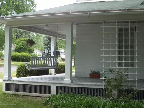609 E Higham St, Saint Johns, MI 48879 photo 2