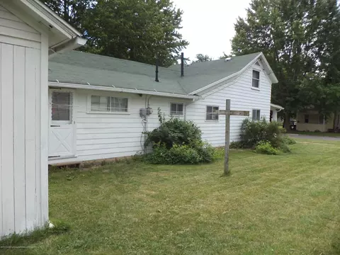 609 E Higham St, Saint Johns, MI 48879 photo 5