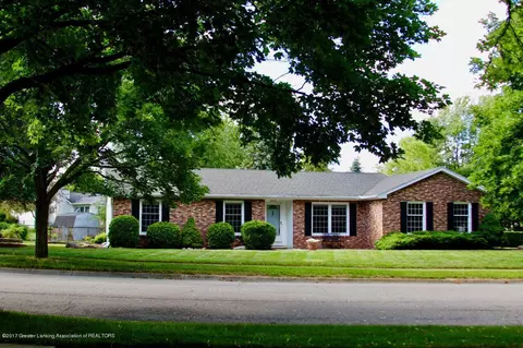 880 Moss Glen Cir, Haslett, MI 48840 photo 1