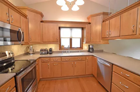 412 Windrock, Dimondale, MI 48821 photo 18
