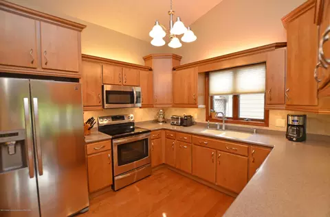 412 Windrock, Dimondale, MI 48821 photo 3