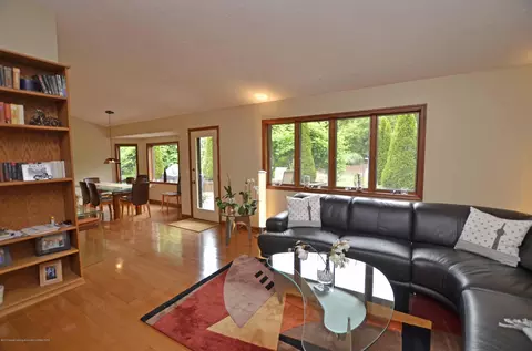 412 Windrock, Dimondale, MI 48821 photo 2