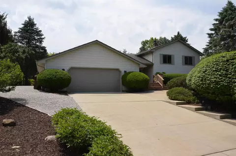 412 Windrock, Dimondale, MI 48821 photo 1