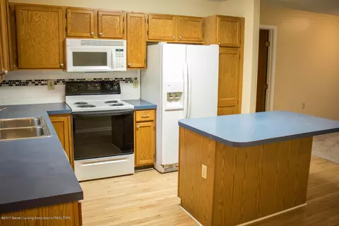 3321 Cooley Dr, Lansing, MI 48911 photo 4