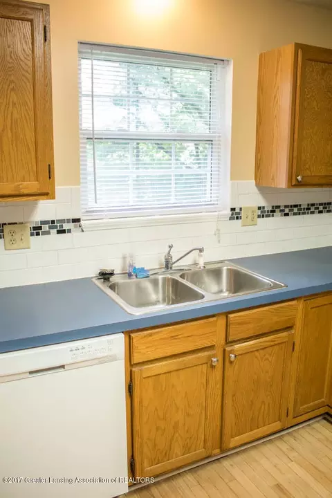 3321 Cooley Dr, Lansing, MI 48911 photo 5