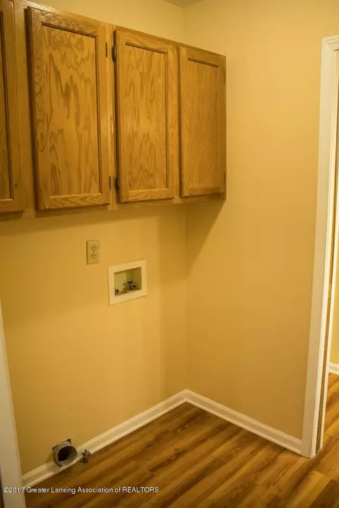 3321 Cooley Dr, Lansing, MI 48911 photo 8