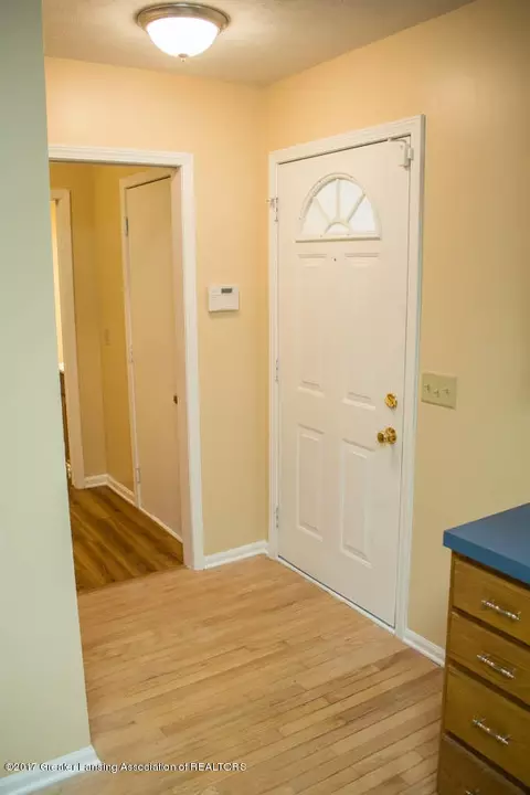 3321 Cooley Dr, Lansing, MI 48911 photo 2