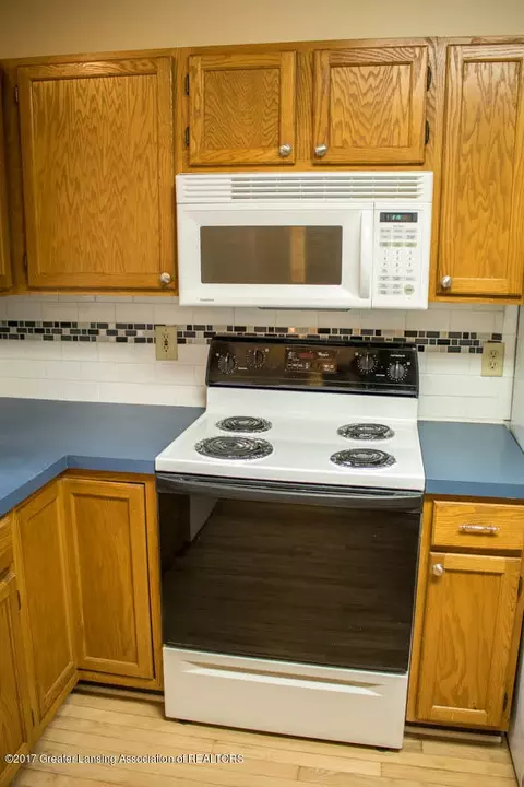 3321 Cooley Dr, Lansing, MI 48911 photo 6