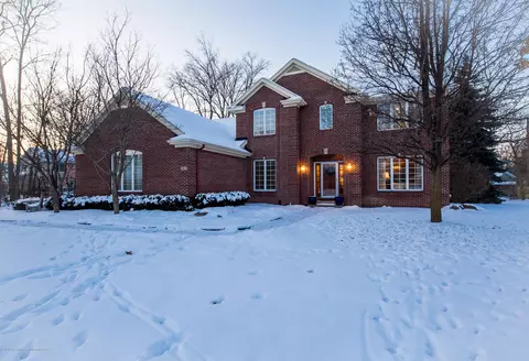 5611 Silverleaf Ct, Haslett, MI 48840 photo 2
