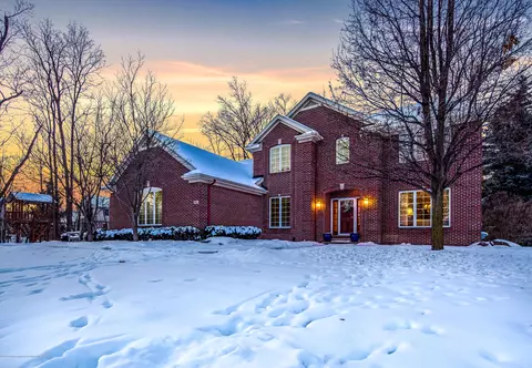 5611 Silverleaf Ct, Haslett, MI 48840 photo 3