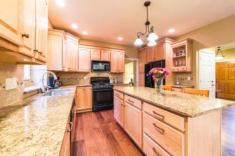 5611 Silverleaf Ct, Haslett, MI 48840 photo 14