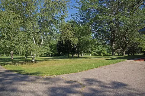 2460 Gilbert Rd, Lansing, MI 48911 photo 8