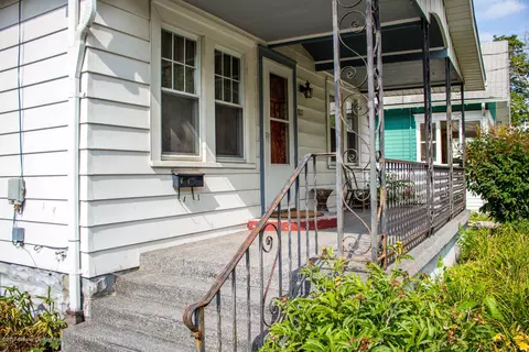 817 Tisdale Ave, Lansing, MI 48910 photo 2