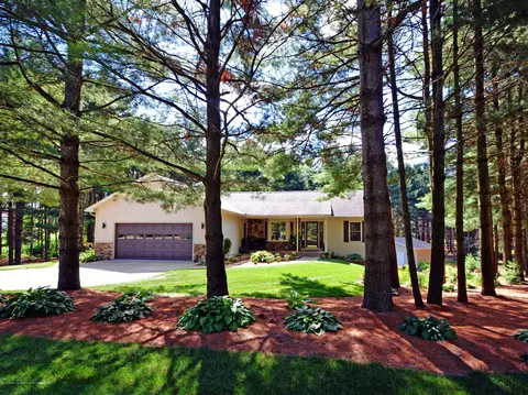 12603 Red Pine Ln, Perry, MI 48872 photo 1
