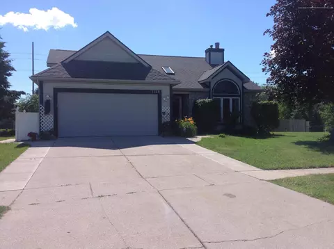 1108 Wolf Run Dr, Lansing, MI 48917 photo 1