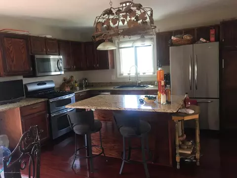 1108 Wolf Run Dr, Lansing, MI 48917 photo 2