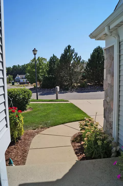 55 Harrogate Dr, Mason, MI 48854 photo 2