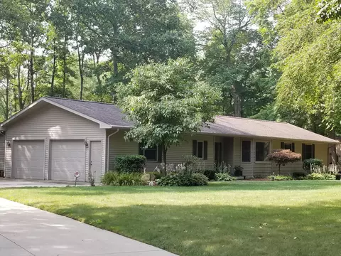 4225 Driftwood Dr, Dewitt, MI 48820 photo 2
