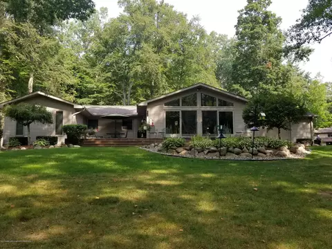 4225 Driftwood Dr, Dewitt, MI 48820 photo 1