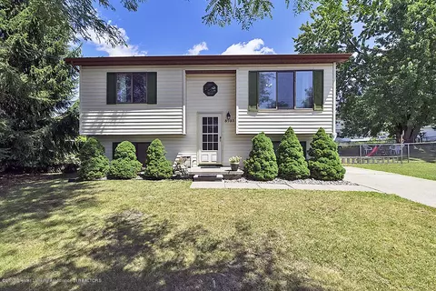5737 Selfridge Blvd, Lansing, MI 48911 photo 1