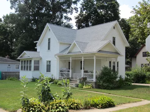236 E Hamlin St, Eaton Rapids, MI 48827 photo 1