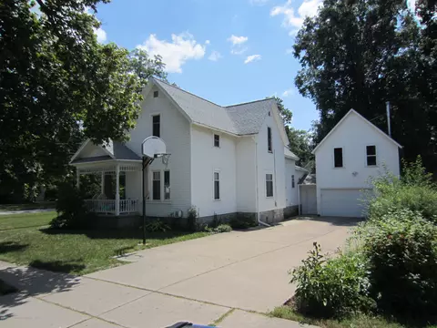236 E Hamlin St, Eaton Rapids, MI 48827 photo 2