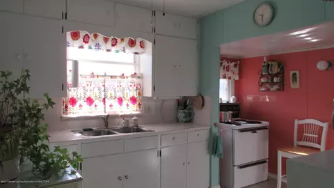 108 E Thomas, Lansing, MI 48906 photo 20