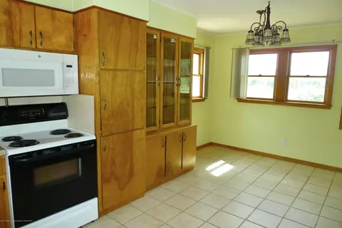 2505 E Cavanaugh Rd, Lansing, MI 48910 photo 13