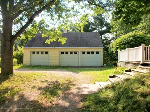 6775 Creyts Rd, Dimondale, MI 48821 photo 2