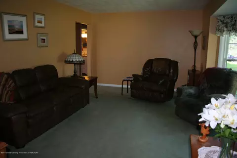 13195 Tucker Rd, Dewitt, MI 48820 photo 2