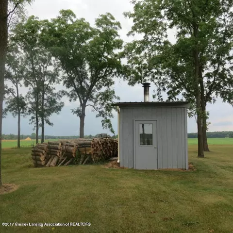 7599 E Buchanan Rd, Ashley, MI 48806 photo 4