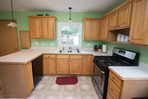 4591 Holt Rd, Holt, MI 48842 photo 10